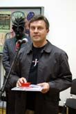 Сергей Денисов, один из авторов "Арт-Конституции", принимает орден НП (номинация "Патриотизм")