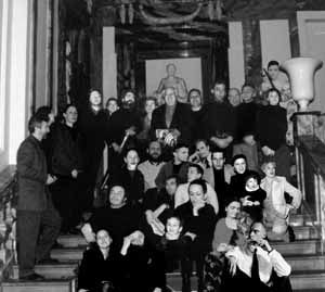 Участники III Санкт-Петербургского Конгресса Сторонников Неоклассицизма, групповое фото, Мраморный дворец, январь 1990.
